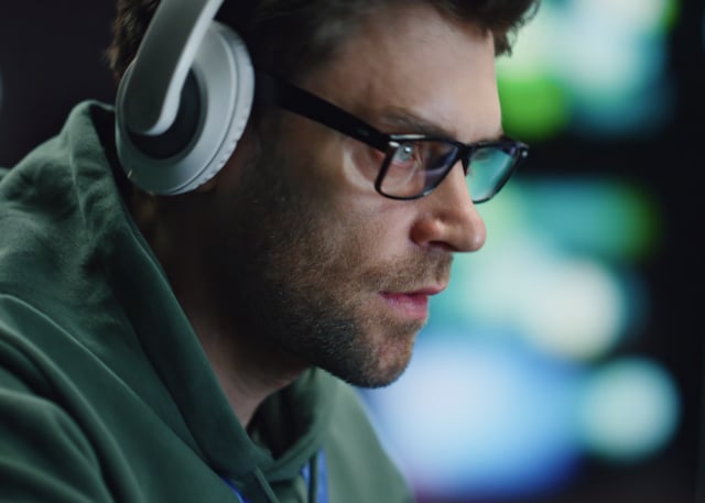 man-with-headphones man-with-headphones-640
