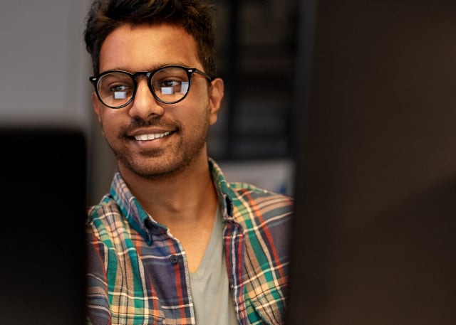 smiling-man-with-glasses smiling-man-with-glasses-640