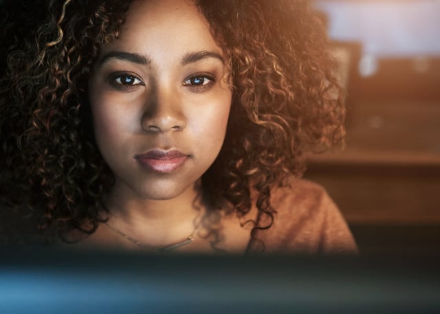 woman-close-looking-at-desktop woman-close-looking-at-desktop