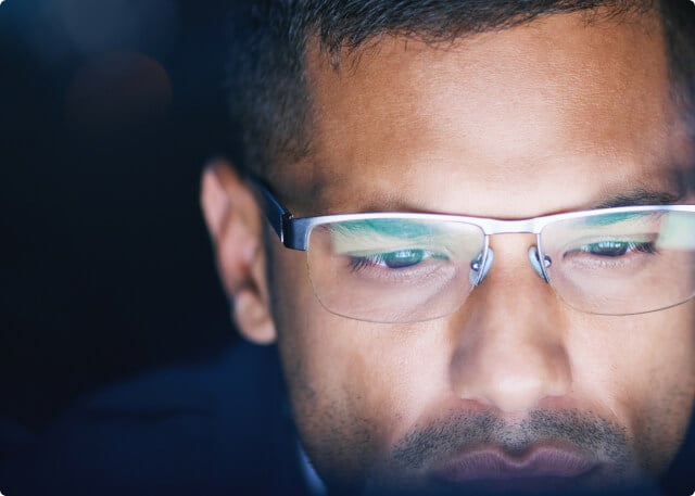 close-up-man-with-glasses-640x457 Close up man with glasses