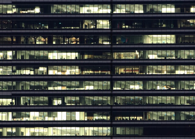 office-windows-at-night_640x457 Office windows at night