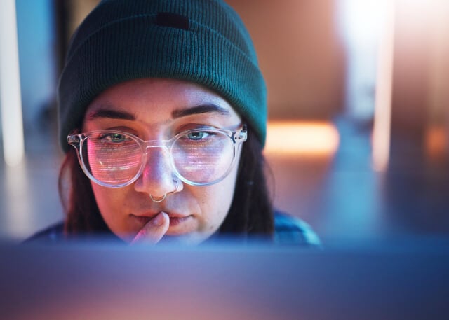 women-wearing-beanie-upclose Women Wearing Beanie Up close